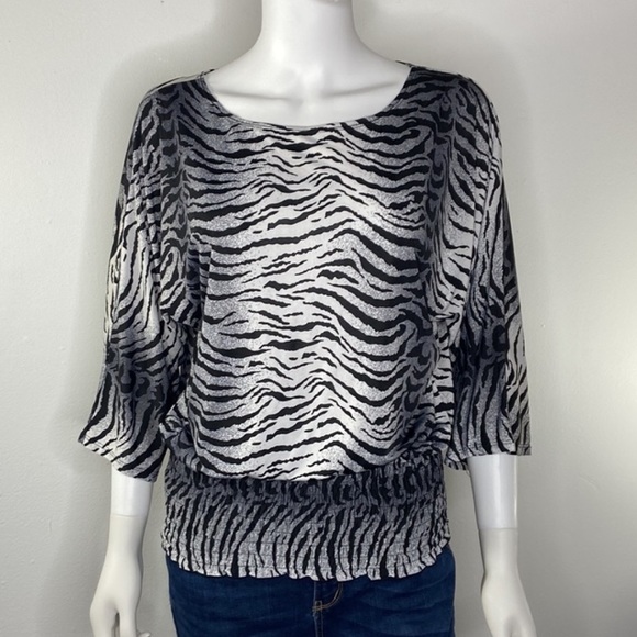 🔥Isabella Rodriguez🔥women’s blouse EUC - Picture 4 of 10